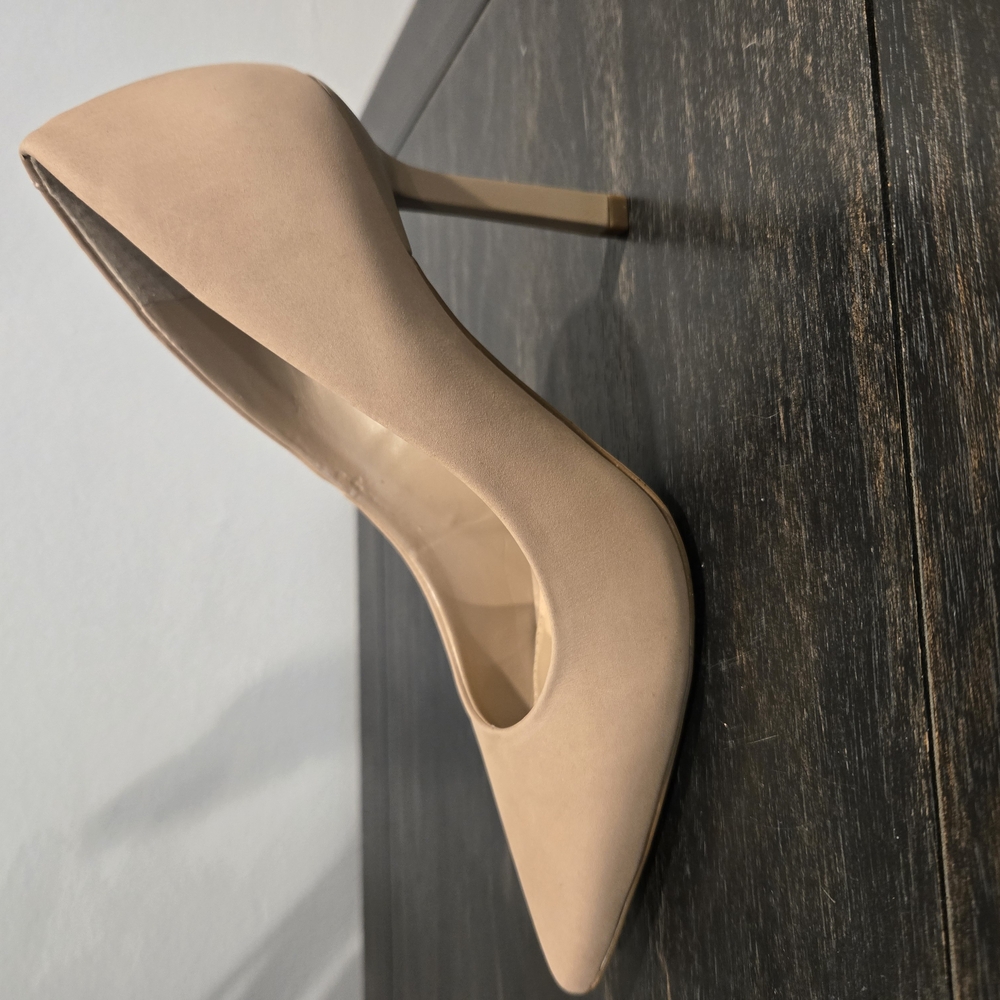 Elegant Nude Pumps